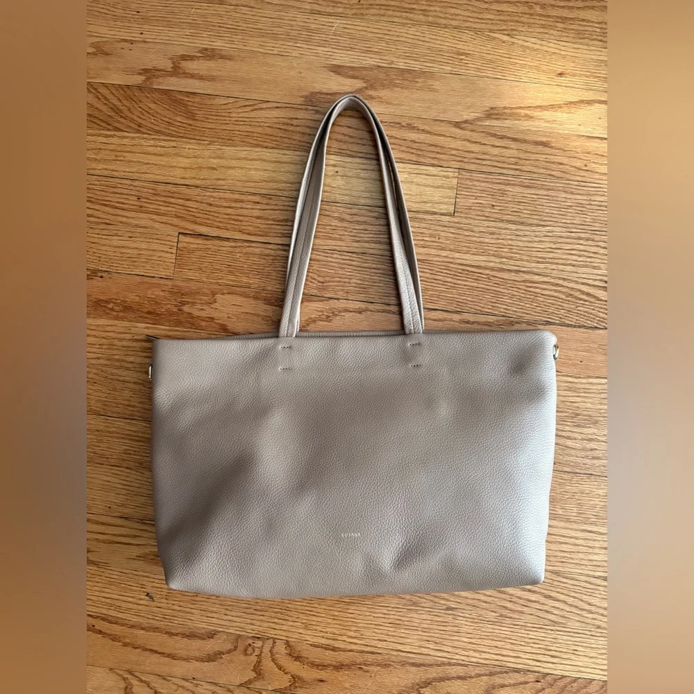 Cuyana Small Easy Zipper Tote in Cappuccino - Picture 1 of 6